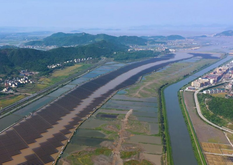 全国首座潮光互补型智能光伏电站实现全容量并网发电